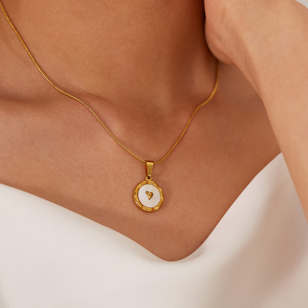 Charming Women's Gold Pendant Necklace with Heart-Shaped Mother of Pearl – Elegant, Minimalist Jewelry-Women's Necklace-SunnyHouse Jewelry