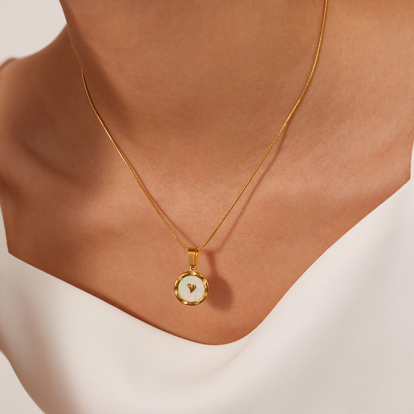 Charming Women's Gold Pendant Necklace with Heart-Shaped Mother of Pearl – Elegant, Minimalist Jewelry-Women's Necklace-SunnyHouse Jewelry