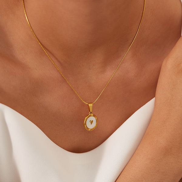 Charming Women's Gold Pendant Necklace with Heart-Shaped Mother of Pearl – Elegant, Minimalist Jewelry-Women's Necklace-SunnyHouse Jewelry